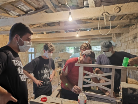 Photo : Apprentissage de la fabrication de chaises