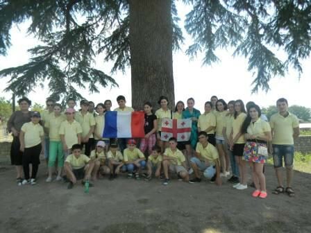 Photo : Geste de remerciement de la France