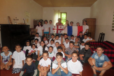 Bien sages pour la photo Photo : des enfants du camp 2019 à Islari