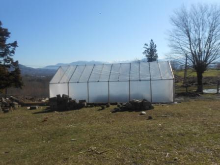 La première serre, 50 mètres carrés, pour cette école Photo : Serre sur le terrain de l'école d'Amaghleba