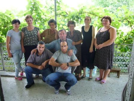 Ils s'engagent pour les enfants de Tsodnisk̕ari Photo : Groupe d'habitants