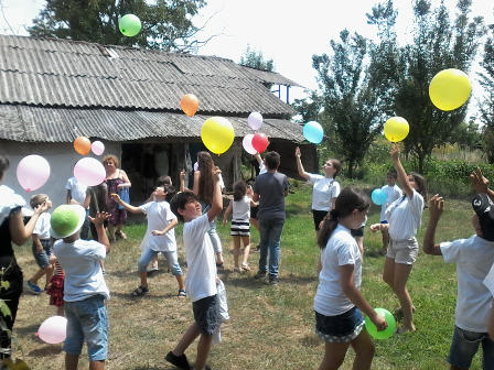 Un jeu qui a eu beaucoup de succès Photo : Un jeu avec des ballons de toutes les couleurs