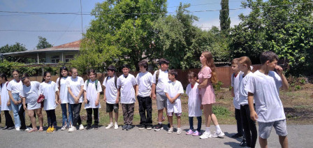 Chacun a son T-shirt Photo : Le groupe des enfants qui ont participé au camp